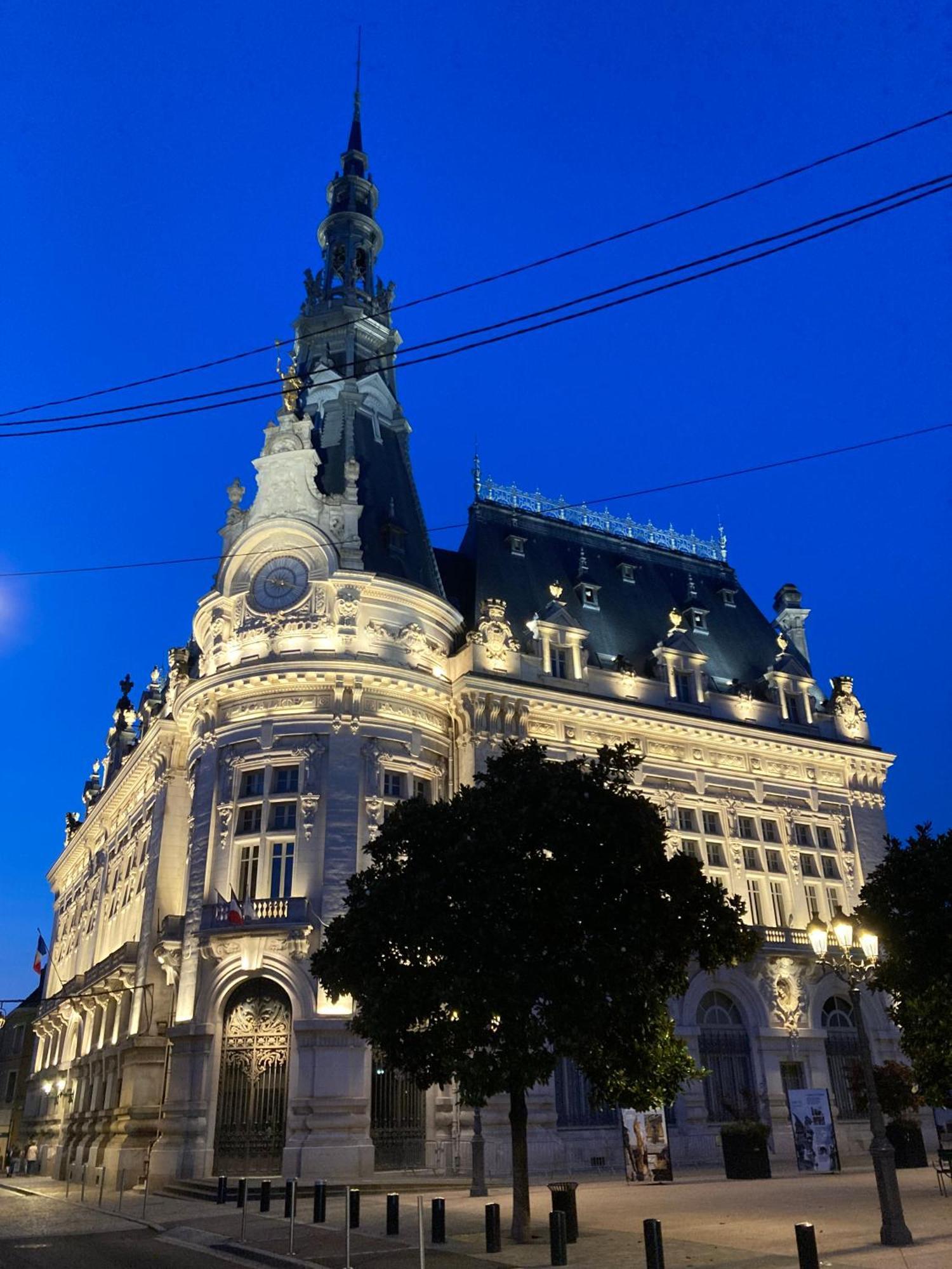 Joli Appart F2, Les 3 Croissants, Centre Ville Санс Экстерьер фото